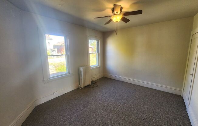 2 beds, 1 bath, $995