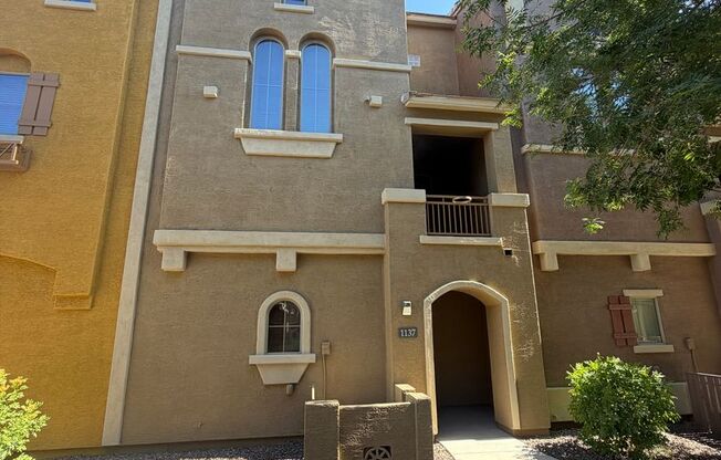 beautiful 2 bed, 2.5 bath condominium in the elegant Via De Cielo gated community in Chandler!