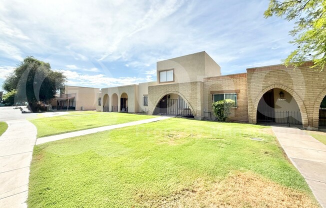 2113 E DUNBAR DR
