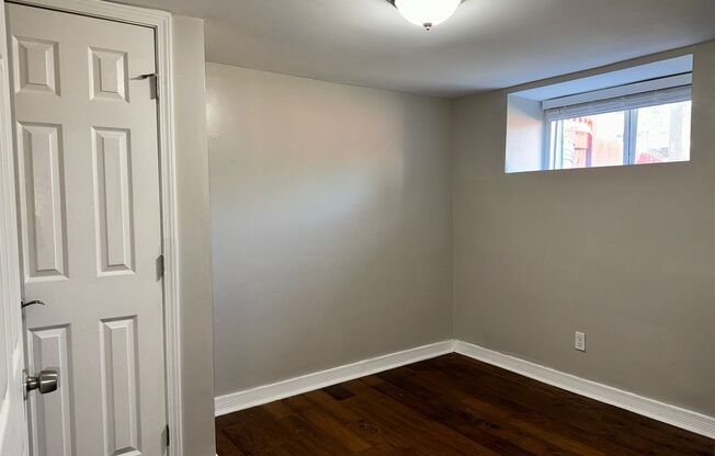 2 beds, 1 bath, 900 sqft, $1,175, Unit "B"