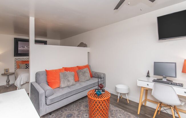 Studio, 1 bath, 450 sqft, $1,075, Unit G204