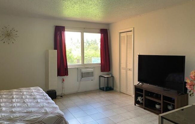 1 bed, 1 bath, $1,200, Unit Weston RE Group LLC