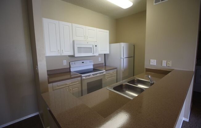 HALF OFF 1ST MONTHS RENT! The Landings 3rd Floor - 1 bed/1 bath condo! $1400mo, Plus $40 for water/$1400 Deposit