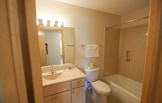 2 beds, 2 baths, 1,050 sqft, $1,724, Unit 205