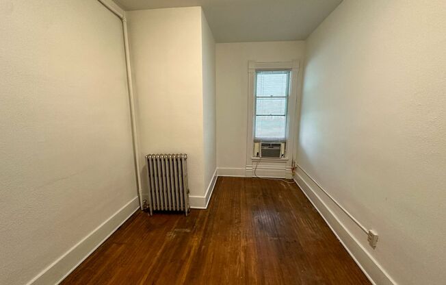 1 bed, 1 bath, $695