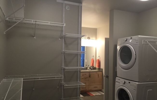 3 beds, 2.5 baths, $2,395, Unit 343