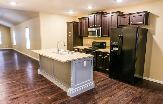 *--Walking Distance to MSU 4 bed 2.5 bath home and office with huge yard in the Phelps Grove Neighborhood!!--*