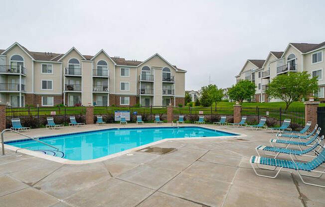 Pool With Sunning Deck at Black Sand Apartment Homes, Lincoln, Nebraska