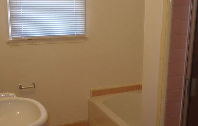 414-416 1/2 Gardner - R&amp;E Eisenstein Community Property Trust