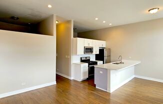 2 beds, 1 bath, 1,000 sqft, $1,625, Unit 2622 W. Cermak - Unit 3F