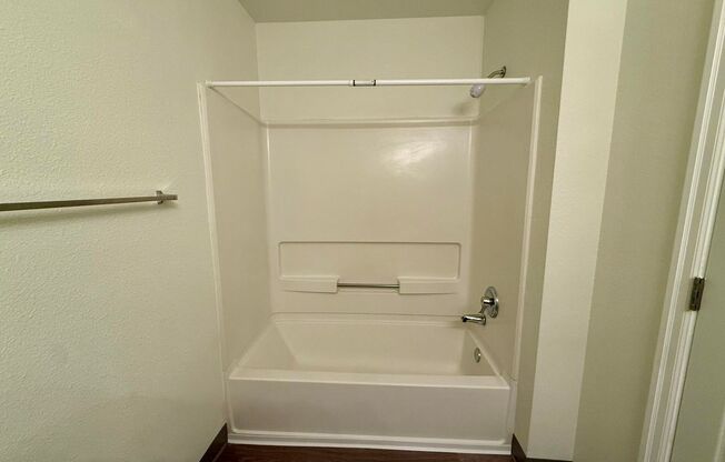 2 beds, 1 bath, 880 sqft, $1,699, Unit K-103