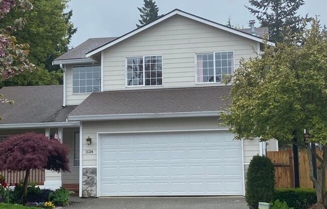 Coming Soon! FANTASTIC Lake Stevens Home!!! Fully Fenced YARD & Onsite BONUS Office!