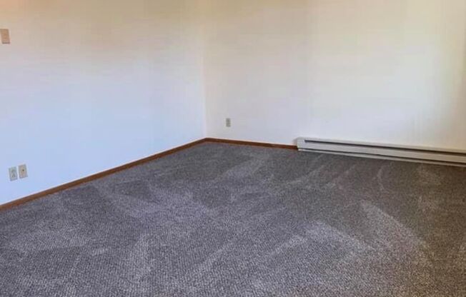 2 beds, 1 bath, 850 sqft, $1,300, Unit 47
