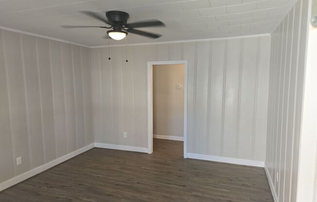 2 beds, 1 bath, $1,150, Unit 3700 Live Oak