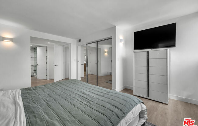 2 beds, 2 baths, 1,352 sqft, $5,100, Unit 1014