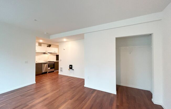 Studio, 1 bath, 450 sqft, $1,475, Unit 108