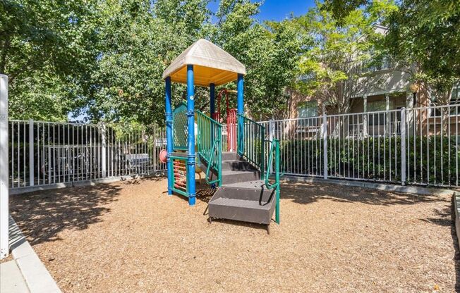 Parc Crossing 1 Bed 1 Bath Unit in Mountain View Available Now!!!!