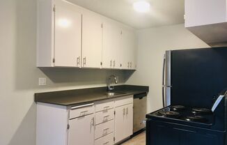 2 beds, 1 bath, 800 sqft, $1,695, Unit 28