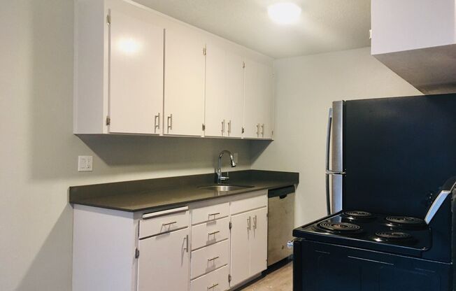 2 beds, 1 bath, 800 sqft, $1,895, Unit 28