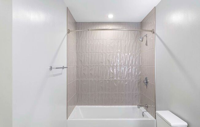 1 bed, 1 bath, 636 sqft, $2,425, Unit T-03