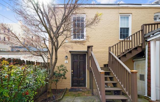 2 beds, 1 bath, 1,000 sqft, $5,250