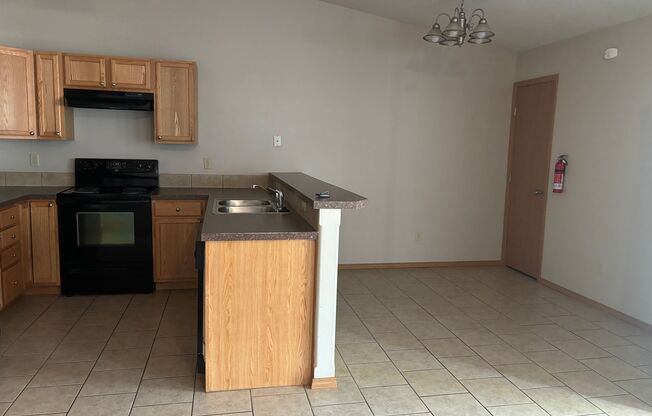 3 beds, 2 baths, 1,056 sqft, $975, Unit 439-1