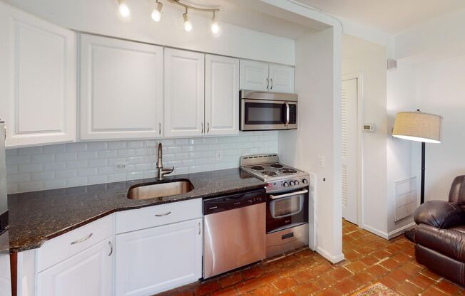 1 bed, 1 bath, $1,900, Unit (Apt B)