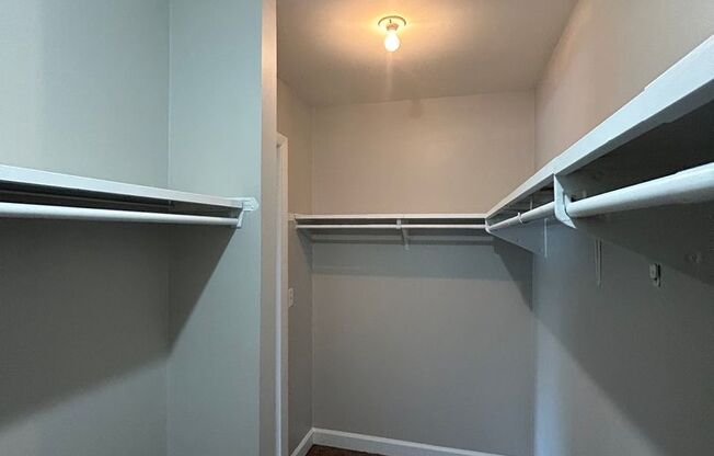 3 beds, 2.5 baths, 1,636 sqft, $1,379, Unit 729