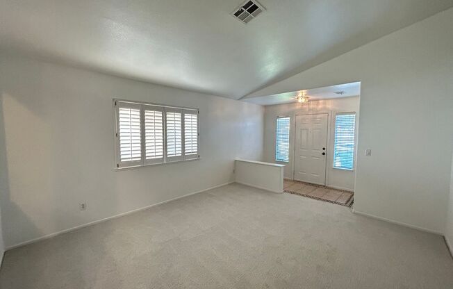 Cozy Single Story Home in Silverado Ranch!