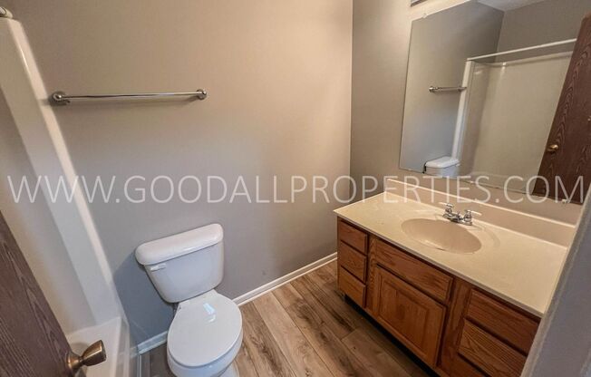 2 beds, 1 bath, $1,095