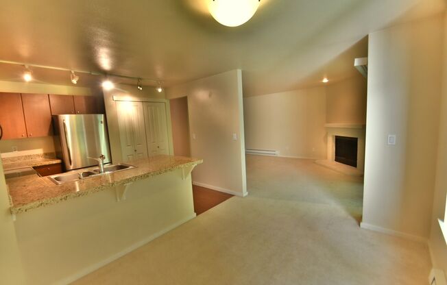 2 beds, 1 bath, $2,000, Unit # #G 202