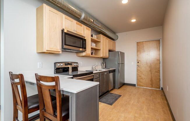 Studio, 1 bath, 573 sqft, $895, Unit Unit #409