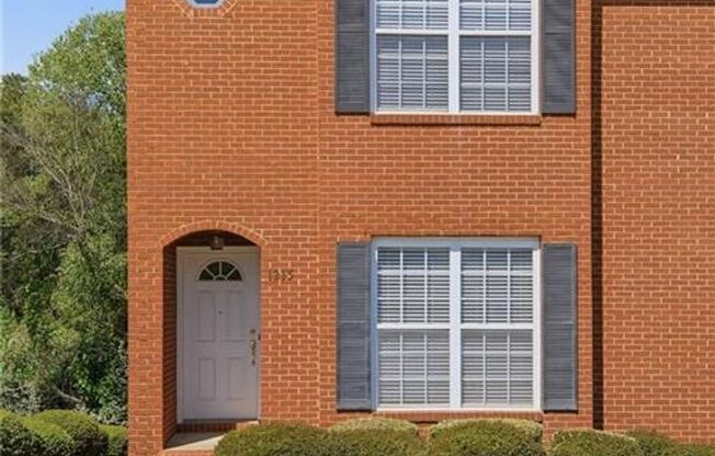 Brick Townhome in Meadowbrook!