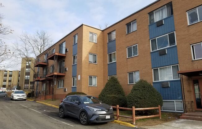 731-733 - 2 Bedroom units with Utilities included!