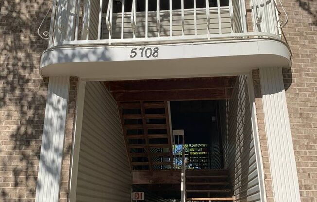 Top Floor Condo with Fireplace and Open Floorplan! Assigned Parking!
