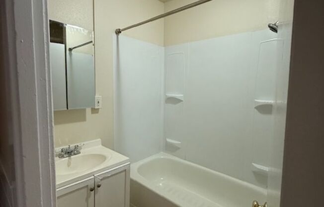 Studio, 1 bath, 280 sqft, $995, Unit A
