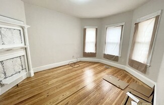 3 beds, 1 bath, $2,500, Unit 1