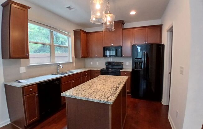 3 beds, 2.5 baths, $2,195
