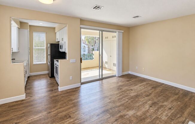 2 Bedroom Upper Unit In Carmel Valley
