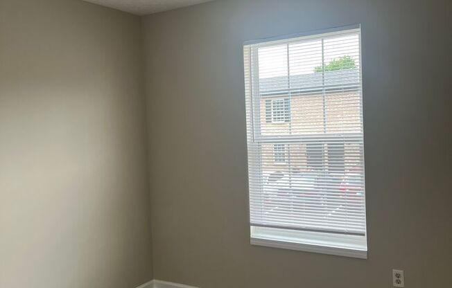 2 beds, 1.5 baths, 900 sqft, $1,095, Unit 656 08