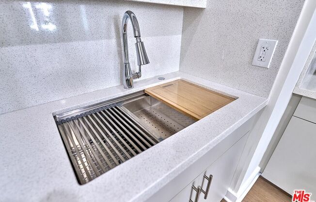 2 beds, 2 baths, 1,010 sqft, $3,050, Unit 404