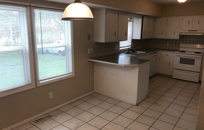 3 beds, 2 baths, $1,195