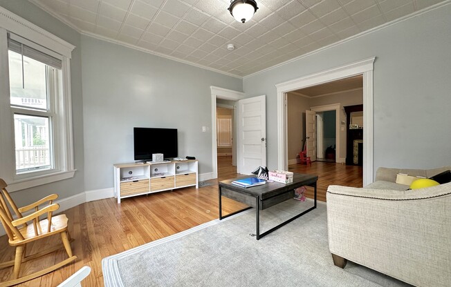 84 LONSDALE ST