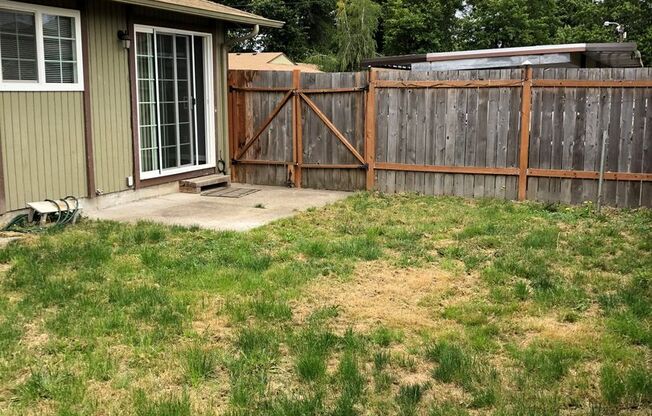 2 beds, 1 bath, 945 sqft, $1,575, Unit 033