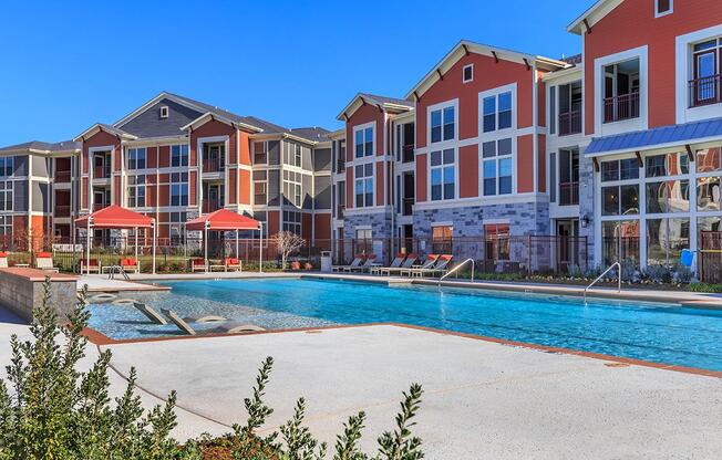 RESORT-STYLE SWIMMING POOL