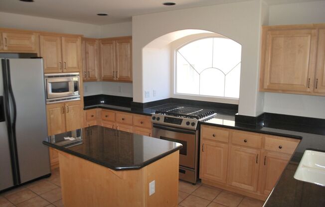 Gorgeous 3Bed/3Bath home located in Royal Highlands!