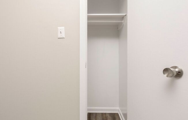 1 bed, 1 bath, $850, Unit 230