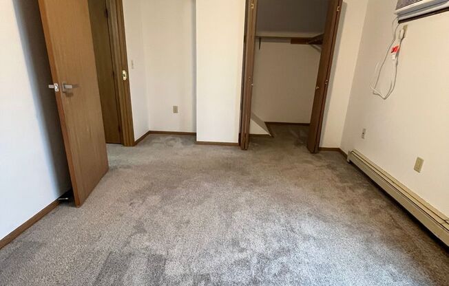 3 beds, 1.5 baths, 1,145 sqft, $1,025, Unit 300-3