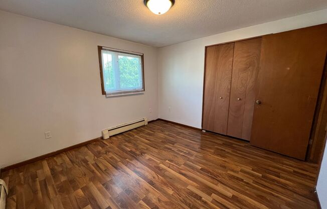 2 beds, 1 bath, $950, Unit A1335-04