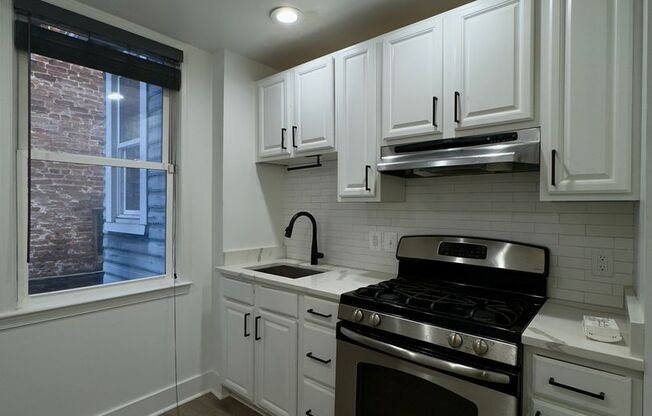 1 bed, 1 bath, $950, Unit Apt 3